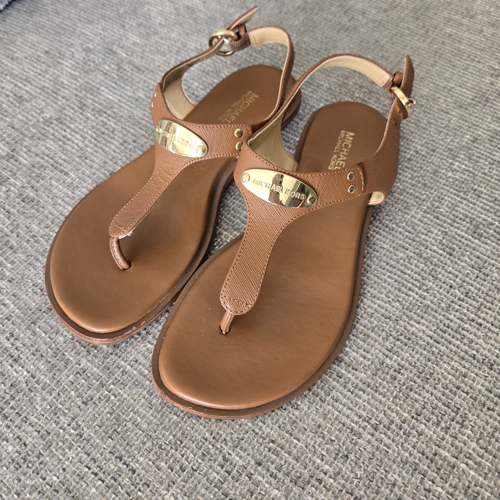 Michael Kors Women's MK Plate Thong Sandals Brown/Cognac Size 5.5